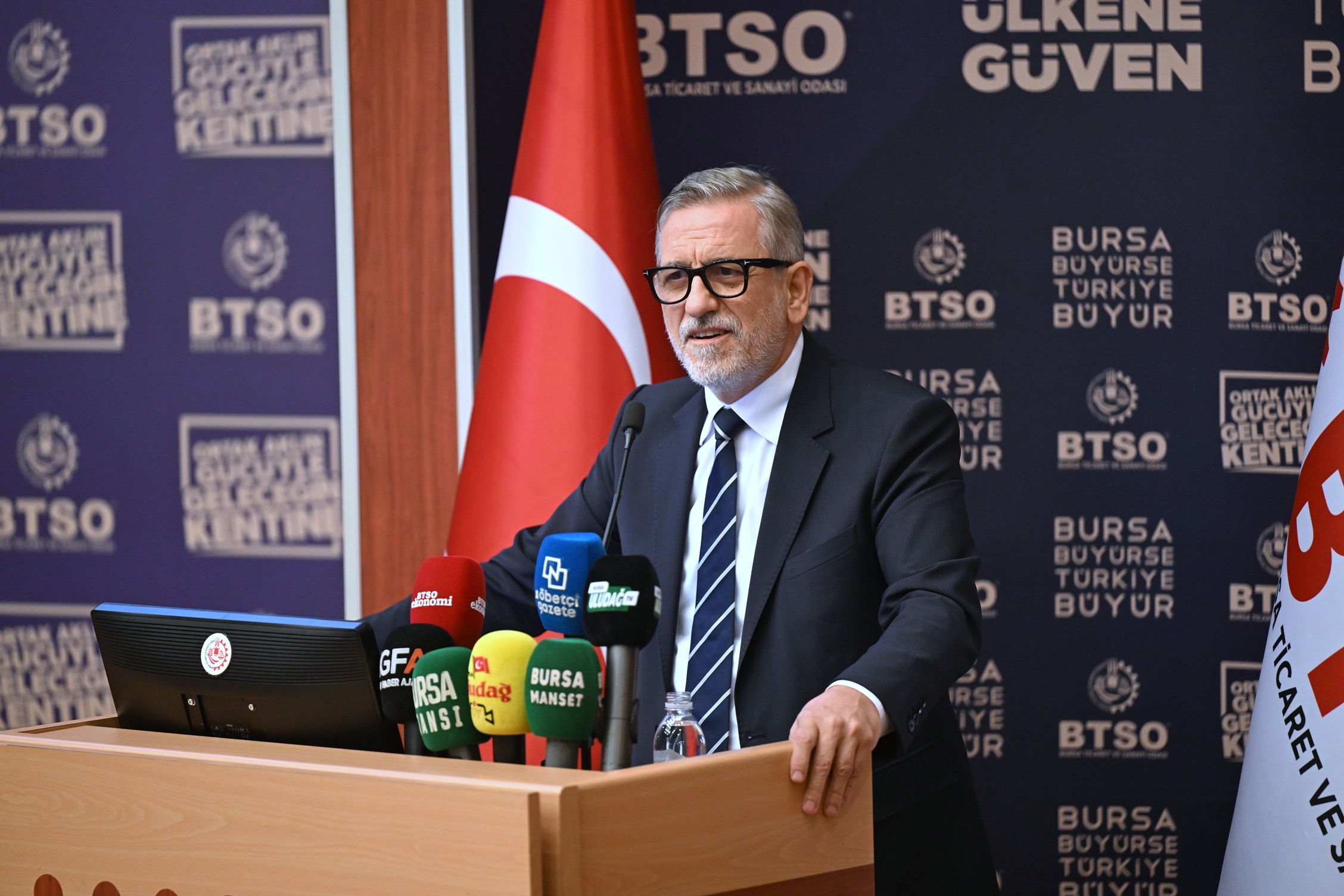 Burkay'dan Eleştirilere Net Yanıt