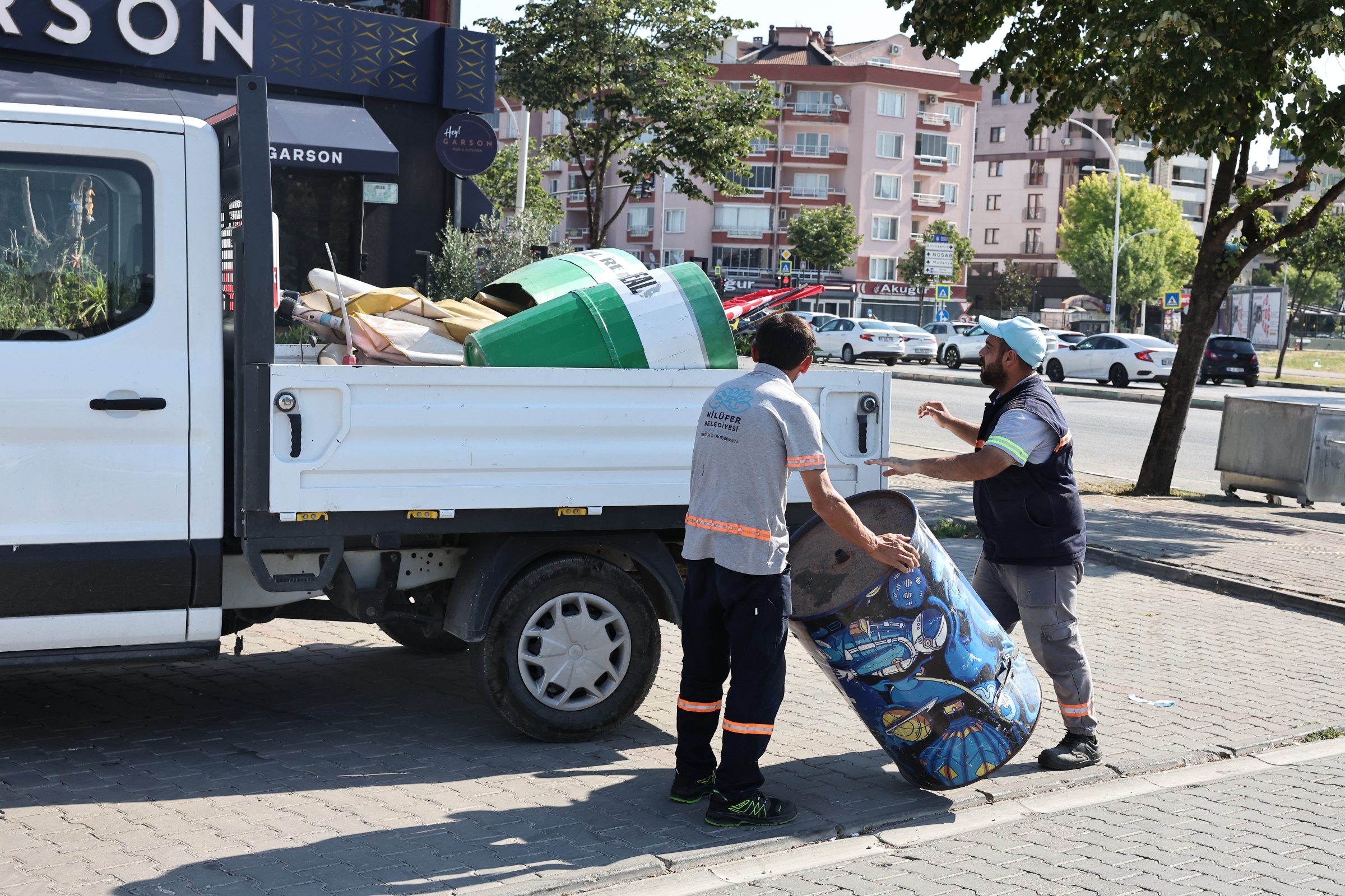 Kaldırımlara Yakın Mercek