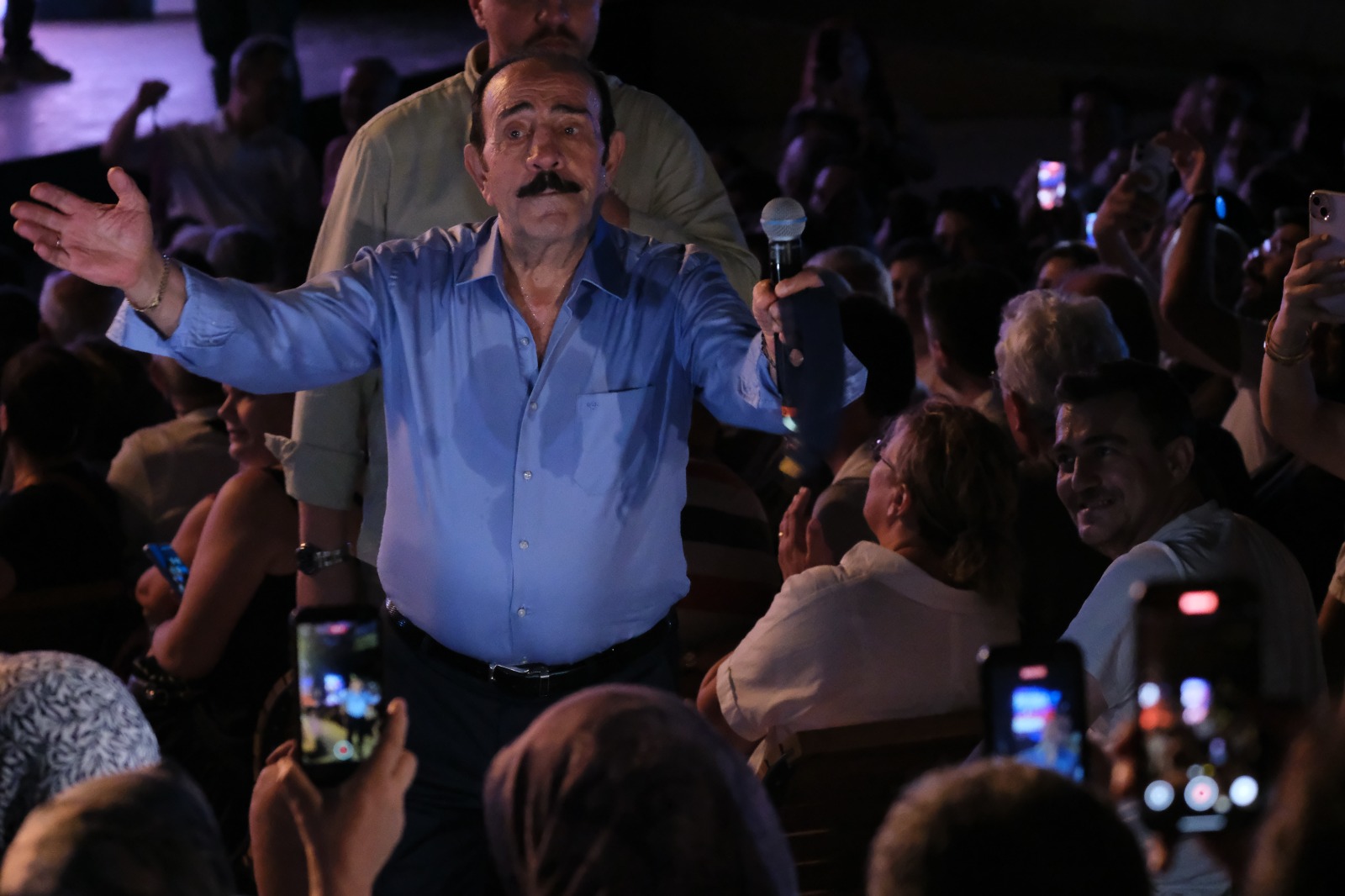 Bursa'da Yine Sahnenin Tozunu Attı