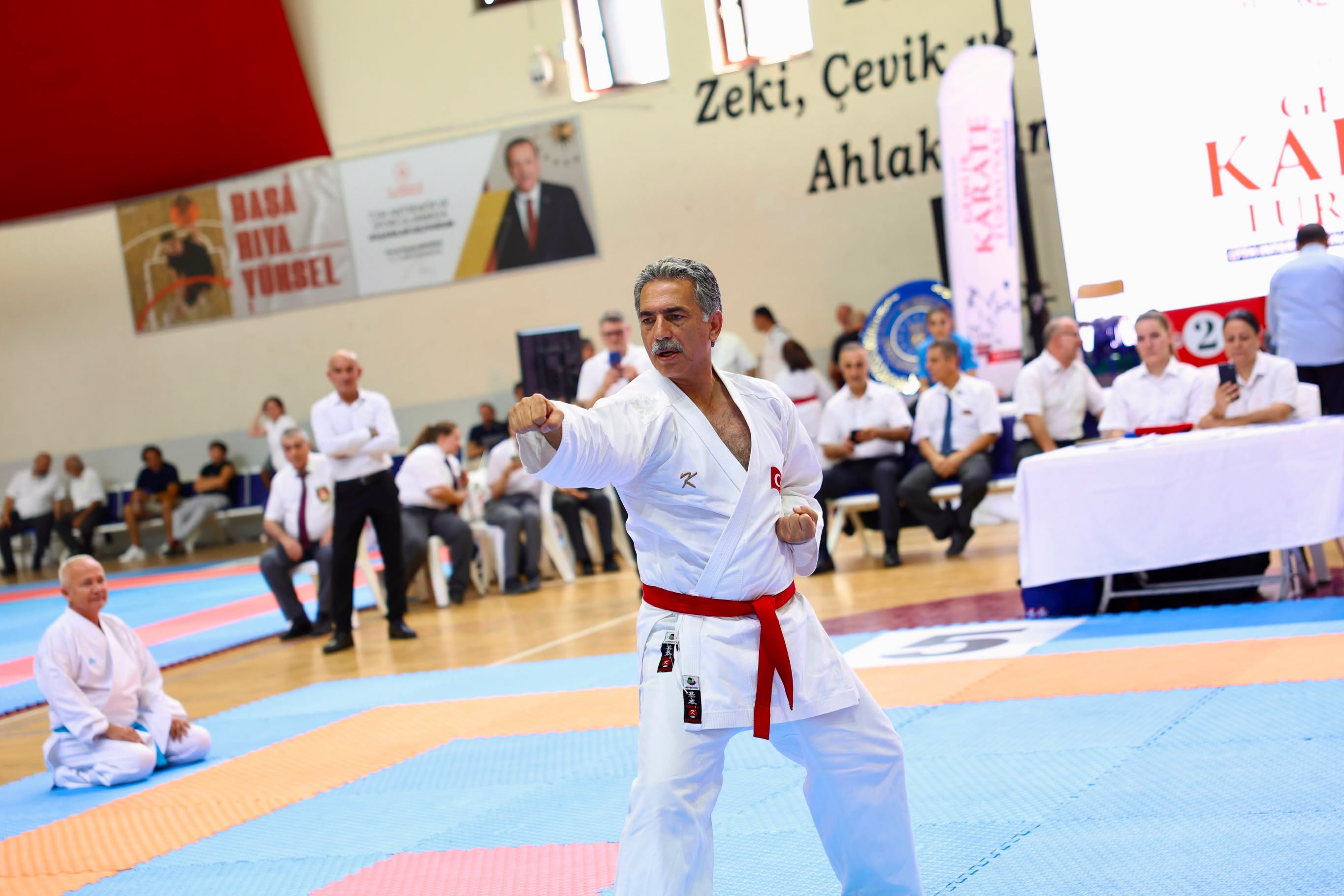 Gemlik Belediye Başkanı Kuşak Bağladı